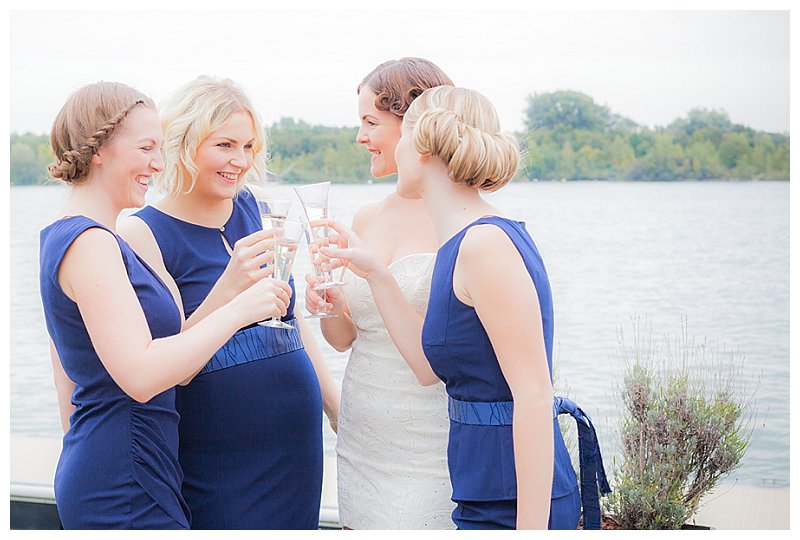 Inspiration für eine maritime Sommerhochzeiten auf VerruecktnachHochzeit (Foto: Karin Ahamer Photography)