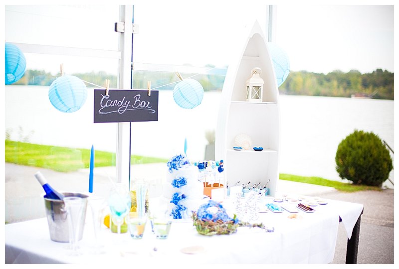 Inspiration für eine maritime Sommerhochzeiten auf VerruecktnachHochzeit (Foto: Karin Ahamer Photography)